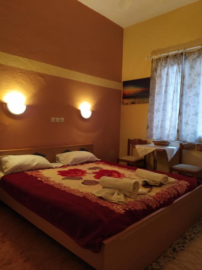 Sofia Rooms Loutra Edipsou  Exterior photo